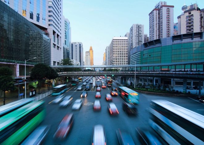City Driving Tips for Handling Heavy Traffic With Confidence