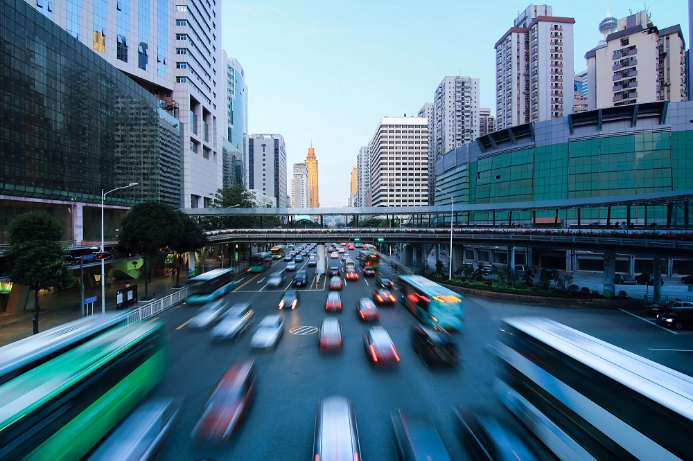 City Driving Tips for Handling Heavy Traffic With Confidence